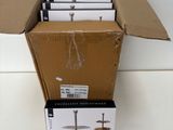 une boîte en carton contenant tout un tas de CD