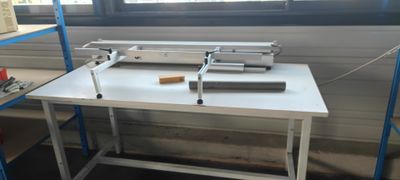 Banc chaufffant pour le pliage de plaques thermoplastiques de marque M