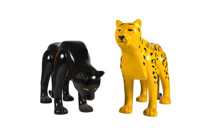 deux figurines représentant un chat et un léopard