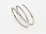 un ensemble de trois bracelets en or blanc et diamants