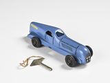 une petite voiture bleue avec un trousseau de clés à côté