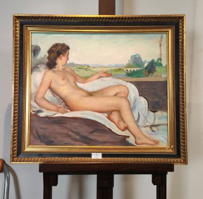tableau représentant une femme nue assise sur un lit, à côté d'un chevalet en bois