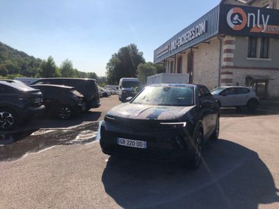 a car that is parked in front of a building