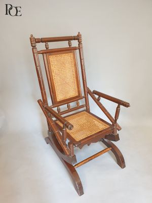 Fauteuil à bascule en bambou teinté, dossier et assise canné… - Photo 1