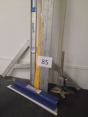 une photo d'un porte-outils sur lequel est posé un mètre ruban