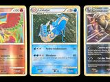 Quatre cartes Pokémon différentes sont représentées sur un fond noir.