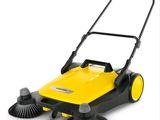 un gros plan d'une balayeuse jaune et noire sur fond blanc