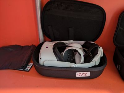 deux bagages posés sur une table