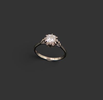 une bague en or blanc et diamants