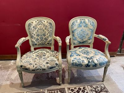 paire de chaises anciennes avec un rembourrage bleu et blanc, rembourré, rembourré, rembourré, rembourré, rembourré, rembourré, rembourré, rembourré