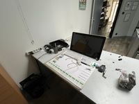 Ensemble (bureau et accueil magasin) comprenant : (photo 6)