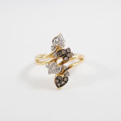 Bague : en ors jaune, gris et noirci 750 mil.