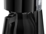 une cafetière noire sur fond blanc