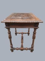 Table à écrire en bois mouluré et sculpté, posant sur quatre… (photo 3)