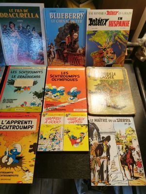 beaucoup de livres sur la table