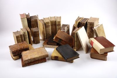 Important ensemble de volumes reliés, principalement XVIe, c… - Photo 1