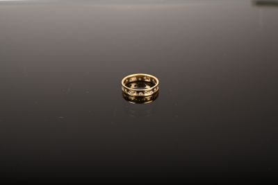 Alliance or jaune 750/1000ème sertie de 20 diamants pour env…