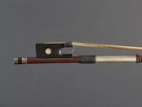 a bow that is attached to a bow with a string