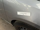 a sticker on the side of a car that says vaunto