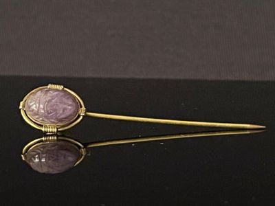 an image of a gold and purple broochle broochle pin