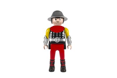 un gros plan sur une figurine représentant un homme portant un casque