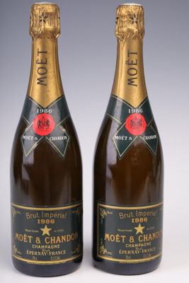 deux bouteilles de champagne Moët & Chandon