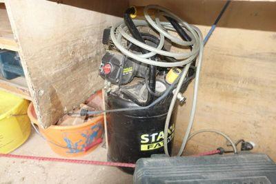 an image of a bunch of tools that are on the ground