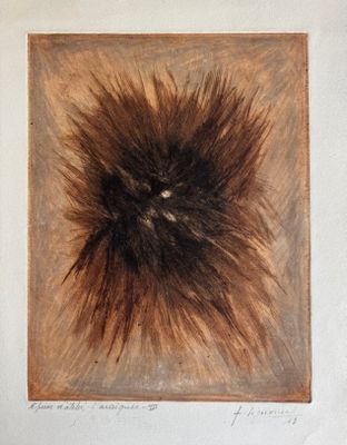 une image représentant la tête d'un animal à fourrure peinte sur une feuille de papier