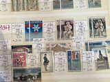 la photo d'un livre avec des timbres