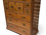 image d'une commode en bois sur fond blanc