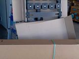 une boîte en carton contenant tout un tas de matériel électrique