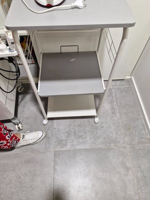 Tablette sur roulettes à trois niveaux en métal blanc et mél…