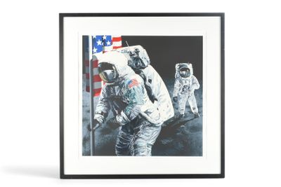une photo en noir et blanc d'un astronaute portant un drapeau américain