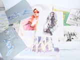 de nombreux dessins sur un plateau de table blanc