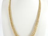un collier à chaîne en or sur un mannequin mannequin mannequin mannequin mannequin mannequin mannequin mannequin mannequin mannequin