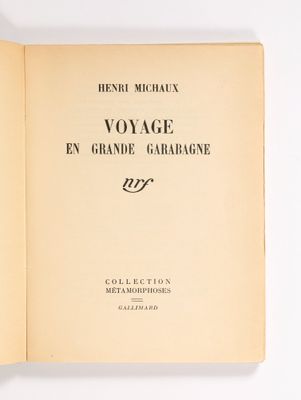 un livre ouvert avec un titre en noir et blanc