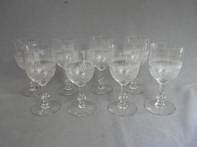 Suite de huit verres en cristal gravés - Élégance intemporelle