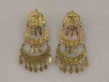 une paire de boucles d'oreilles en or