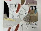 une photo d'une œuvre d'art posée sur une table