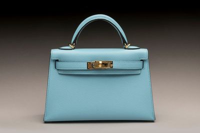 HERMES - SAC à main modèle modèle " Kelly Mini" 20 cm de 202…