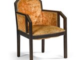 une image représentant une chaise dont l'assise est recouverte d'un tissu marron