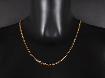 un collier à chaîne en or sur un mannequin mannequin mannequin mannequin mannequin mannequin mannequin mannequin mannequin mannequin