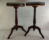 Paire de guéridons garniture cuivre dessus marbre. (photo 3)