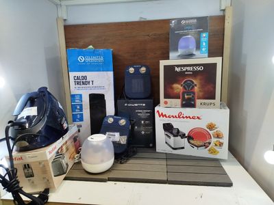 de nombreux objets posés sur un plan de travail