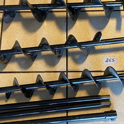 les nombreux types d'outils qui se trouvent sur la table