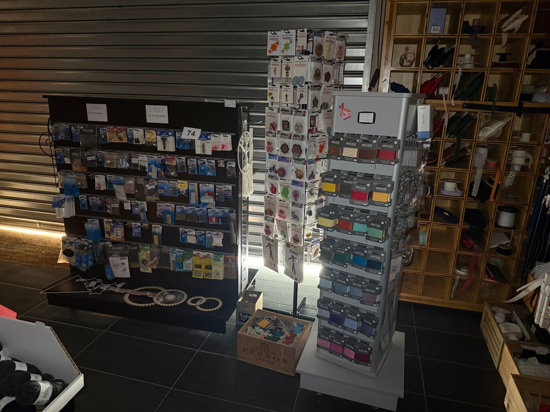 Lot comprenant (stock non inclus)