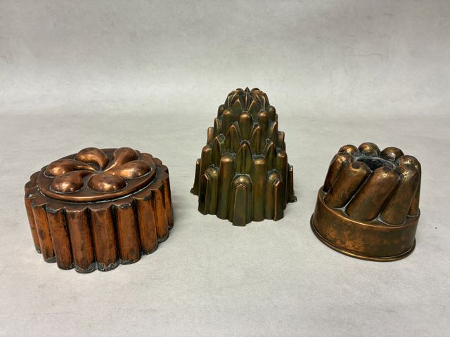 Trois moules à gâteaux en cuivre XIXe début XXe