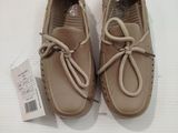 paire de mocassins pour femme en cuir beige, avec lacets