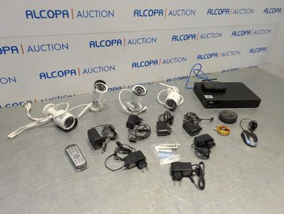 beaucoup d'appareils électroniques posés sur le sol