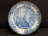 une image représentant une assiette bleue et blanche ornée d'une peinture